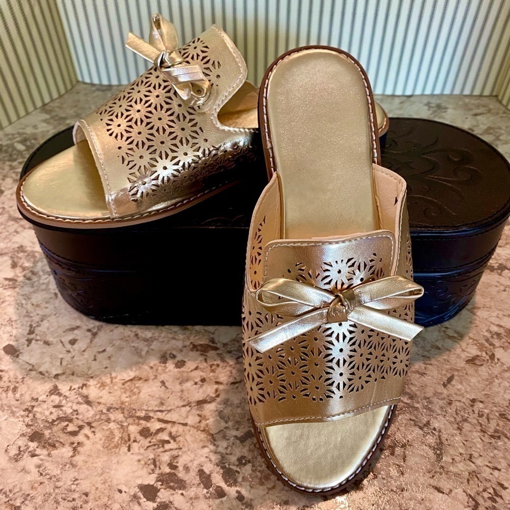 NWOT—Women Hollowed Out Flats Sandals Slip On Slipper Bows Slides Size 8 - Picture 4 of 7